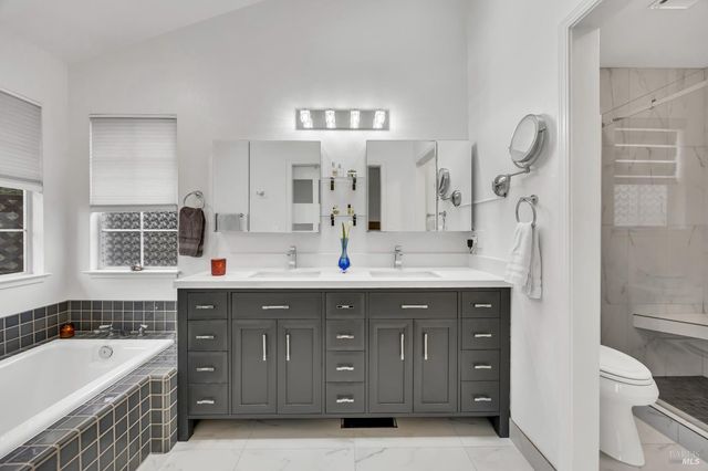 14 Clement Ct, Napa, CA 94558