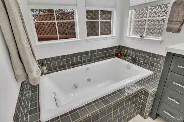 14 Clement Ct, Napa, CA 94558