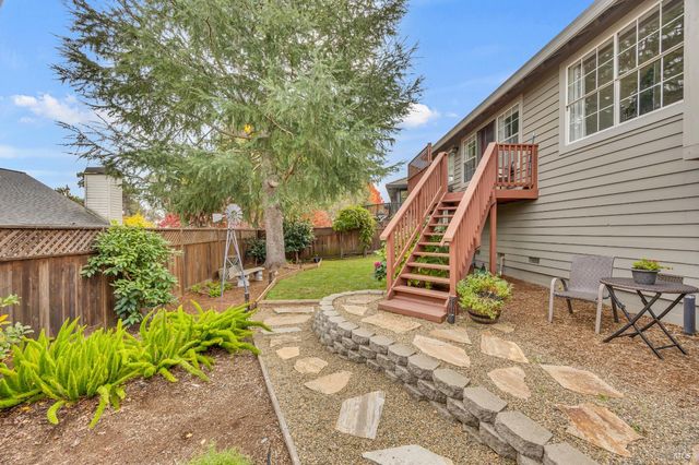 14 Clement Ct, Napa, CA 94558