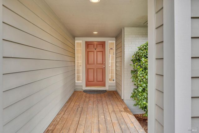 14 Clement Ct, Napa, CA 94558