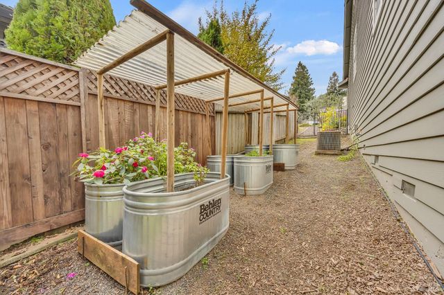 14 Clement Ct, Napa, CA 94558