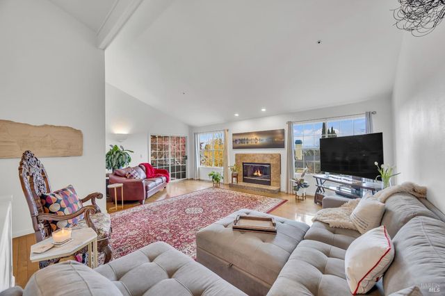 14 Clement Ct, Napa, CA 94558