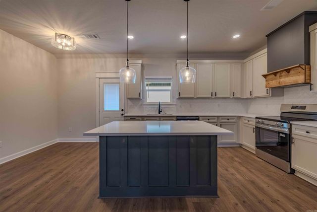 10723 W Miller Sardis Road, Bauxite, AR 72011
