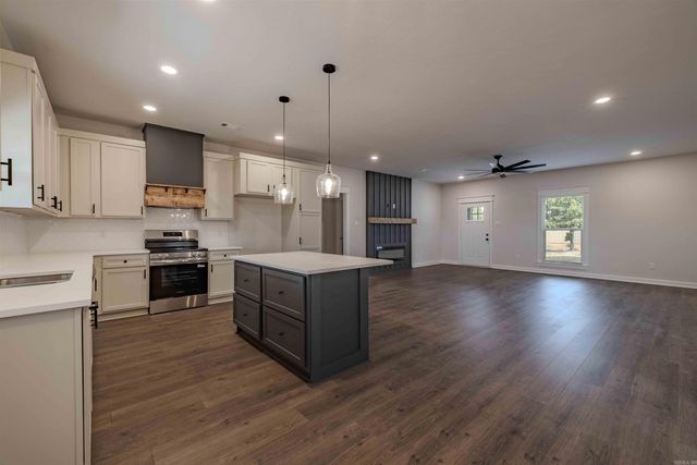 10723 W Miller Sardis Road, Bauxite, AR 72011