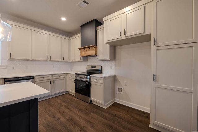 10723 W Miller Sardis Road, Bauxite, AR 72011