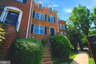 2402 N GREENBRIER CT, Arlington, VA 22207