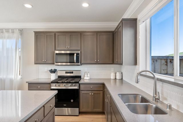 1492 Monument Ln, Fairfield, CA 94533