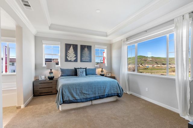 1492 Monument Ln, Fairfield, CA 94533