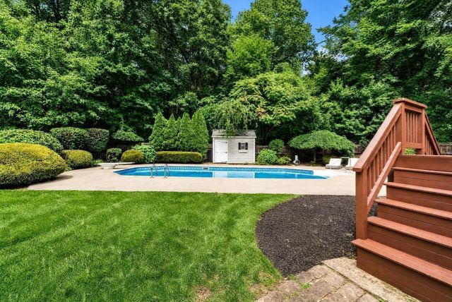 71 Martha Ave, Tewksbury, MA 01876
