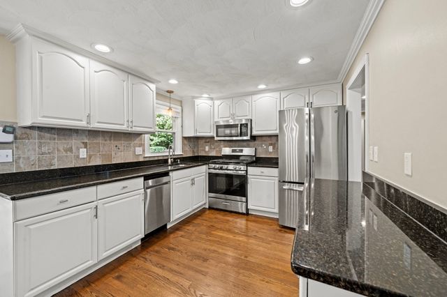 71 Martha Ave, Tewksbury, MA 01876