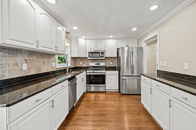 71 Martha Ave, Tewksbury, MA 01876