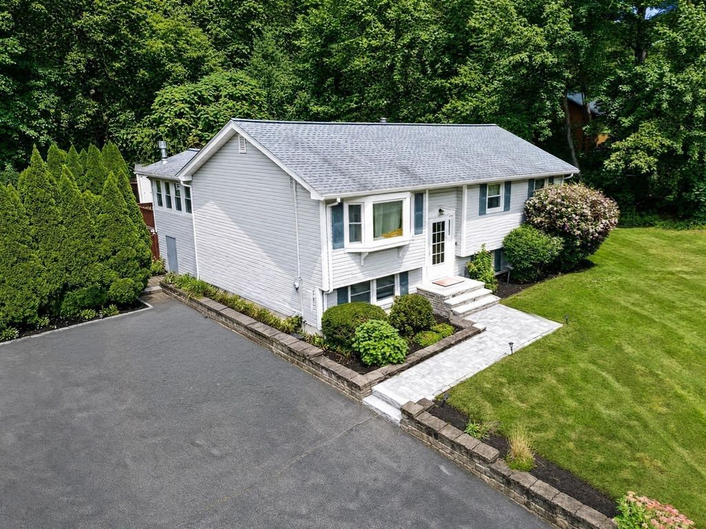 71 Martha Ave, Tewksbury, MA 01876