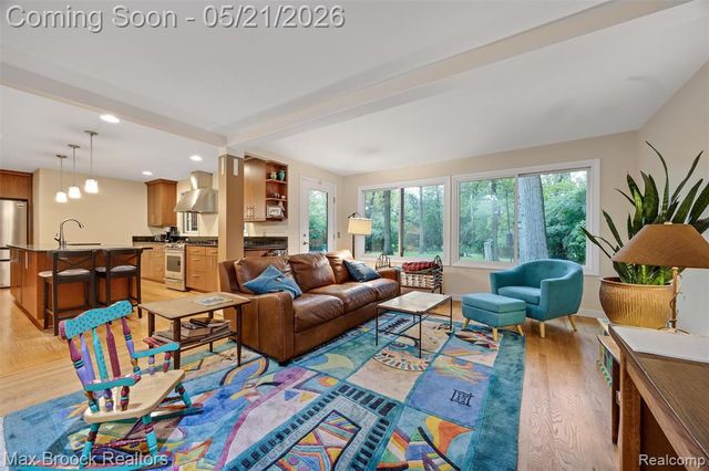 255 N Berkshire Road, Bloomfield Hills, MI 48302