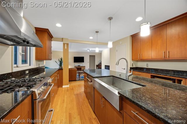 255 N Berkshire Road, Bloomfield Hills, MI 48302