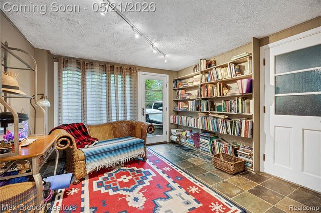 255 N Berkshire Road, Bloomfield Hills, MI 48302