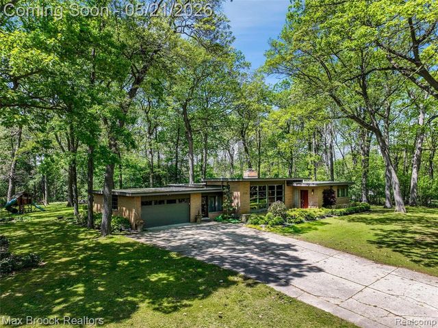 255 N Berkshire Road, Bloomfield Hills, MI 48302