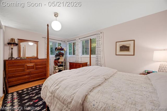 255 N Berkshire Road, Bloomfield Hills, MI 48302