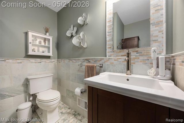 255 N Berkshire Road, Bloomfield Hills, MI 48302