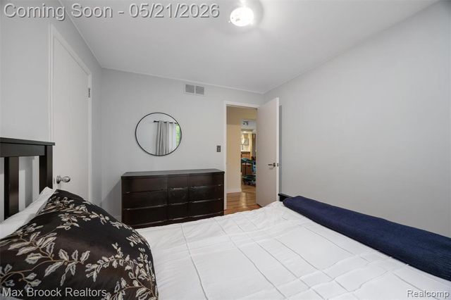 255 N Berkshire Road, Bloomfield Hills, MI 48302