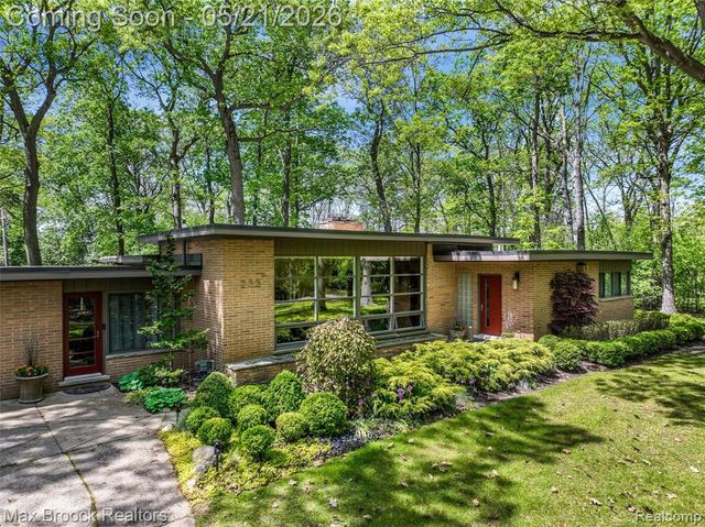 255 N Berkshire Road, Bloomfield Hills, MI 48302