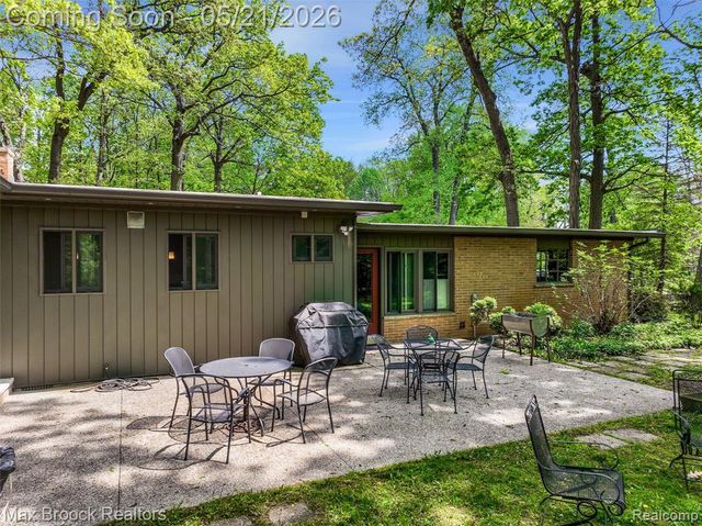 255 N Berkshire Road, Bloomfield Hills, MI 48302