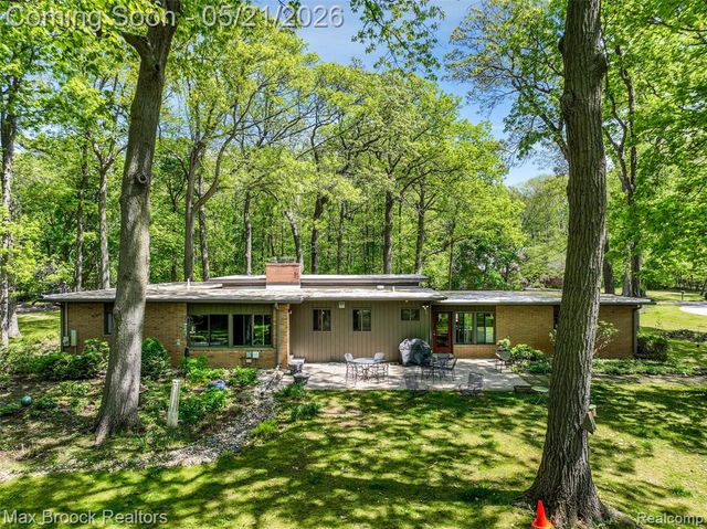 255 N Berkshire Road, Bloomfield Hills, MI 48302