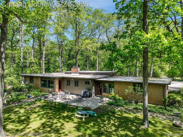 255 N Berkshire Road, Bloomfield Hills, MI 48302