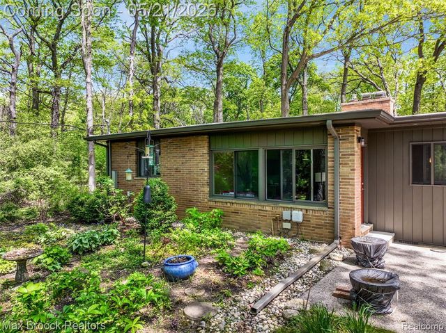 255 N Berkshire Road, Bloomfield Hills, MI 48302