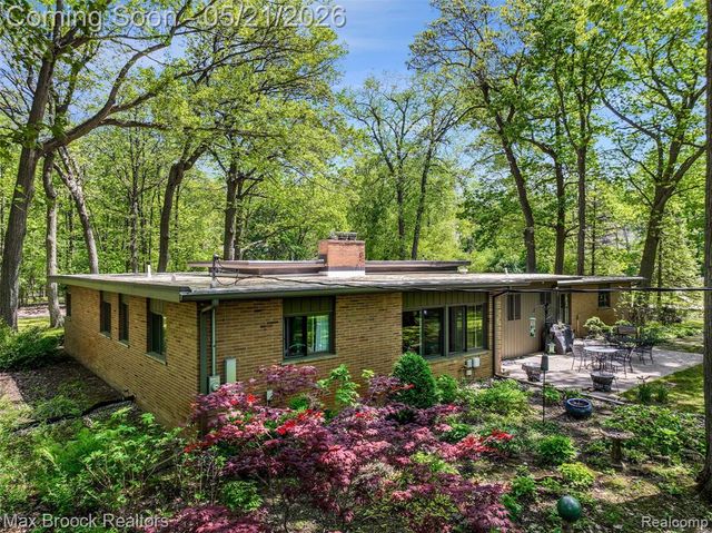 255 N Berkshire Road, Bloomfield Hills, MI 48302