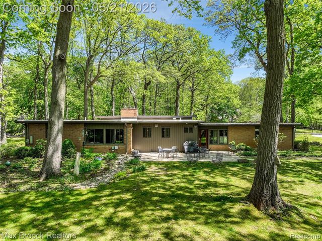 255 N Berkshire Road, Bloomfield Hills, MI 48302