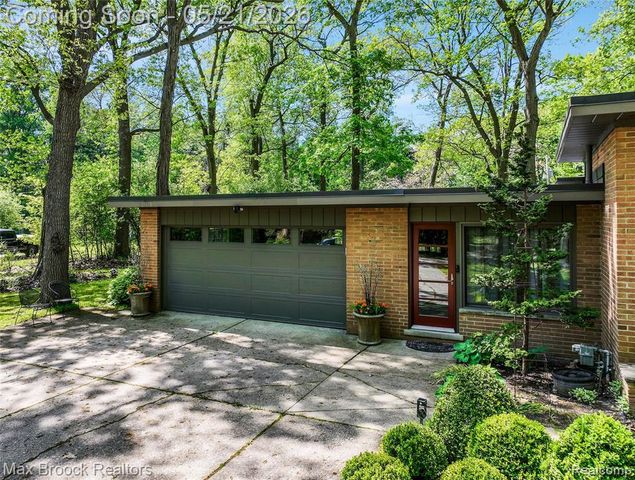 255 N Berkshire Road, Bloomfield Hills, MI 48302