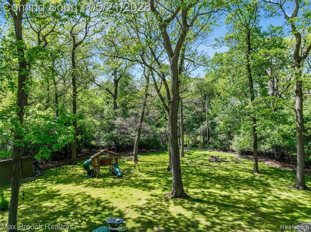 255 N Berkshire Road, Bloomfield Hills, MI 48302