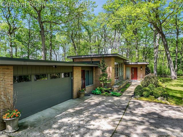 255 N Berkshire Road, Bloomfield Hills, MI 48302