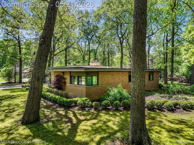 255 N Berkshire Road, Bloomfield Hills, MI 48302