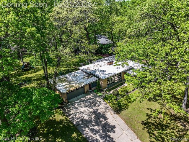 255 N Berkshire Road, Bloomfield Hills, MI 48302