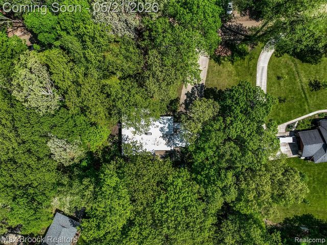 255 N Berkshire Road, Bloomfield Hills, MI 48302