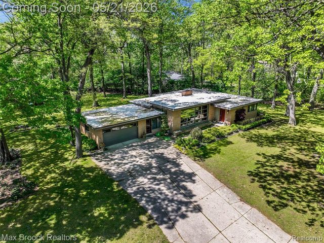255 N Berkshire Road, Bloomfield Hills, MI 48302