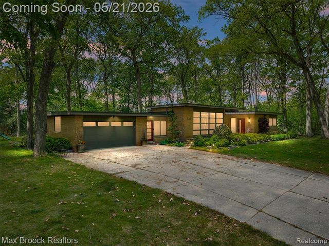 255 N Berkshire Road, Bloomfield Hills, MI 48302