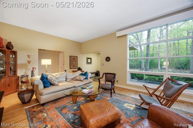255 N Berkshire Road, Bloomfield Hills, MI 48302