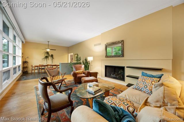 255 N Berkshire Road, Bloomfield Hills, MI 48302