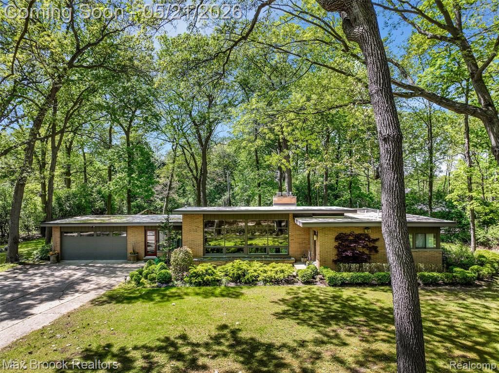 255 N Berkshire Road, Bloomfield Hills, MI 48302