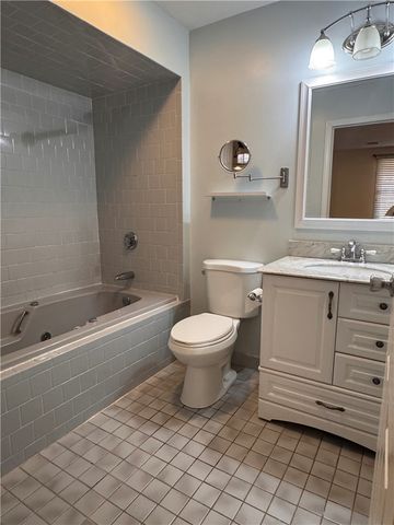 92 Trellis Drive 92, West Warwick, RI 02893