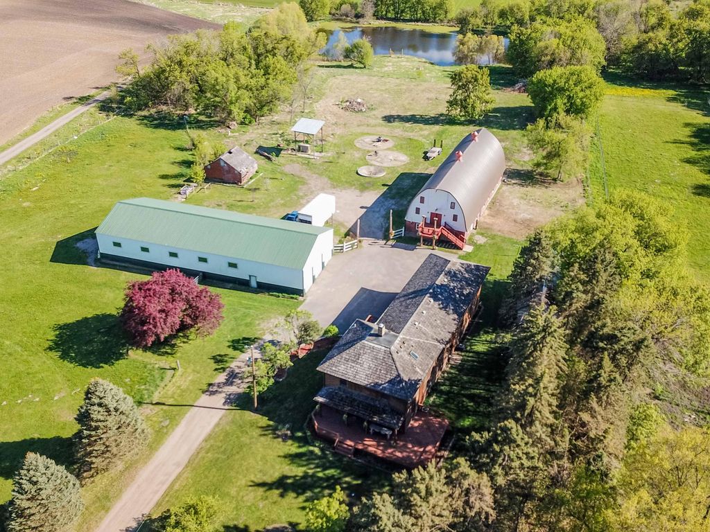 8752 Viking Blvd NW, Elk River, MN 55330