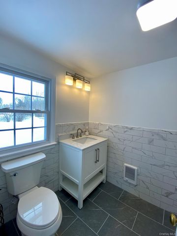 42 Amity Road, Warwick, NY 10990