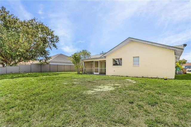 1435 SE 14th ST, Cape Coral, FL 33990