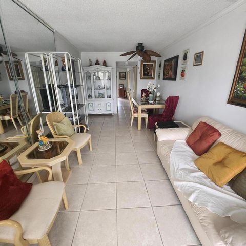 18 Oakridge B 18, Deerfield Beach, FL 33442