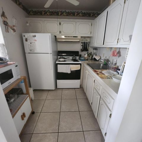 18 Oakridge B 18, Deerfield Beach, FL 33442