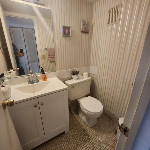 18 Oakridge B 18, Deerfield Beach, FL 33442