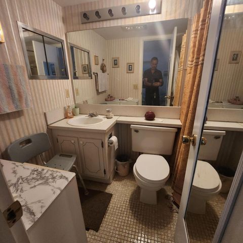 18 Oakridge B 18, Deerfield Beach, FL 33442