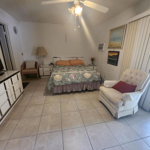 18 Oakridge B 18, Deerfield Beach, FL 33442